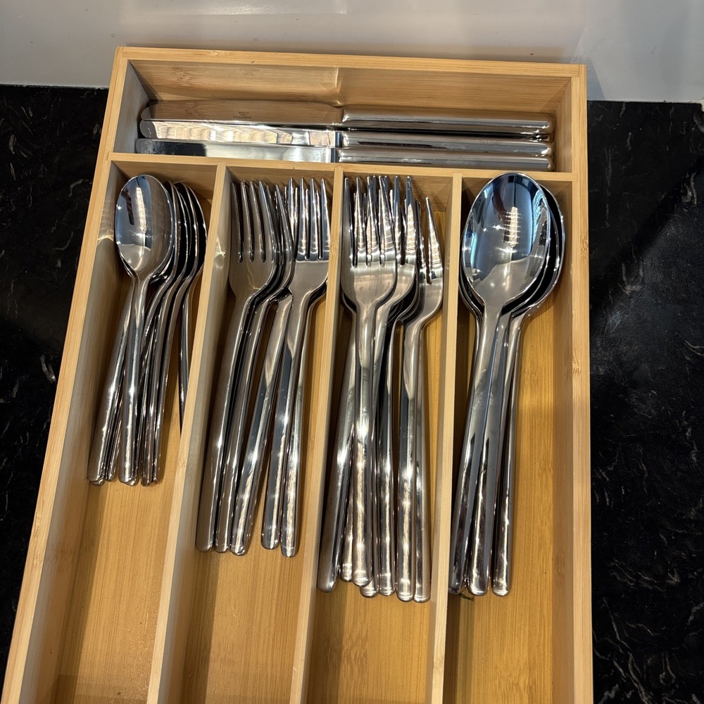 Mikasa ZENA 18/10 Stainless Flatware 40 pcs Set for 8 -Vietnam